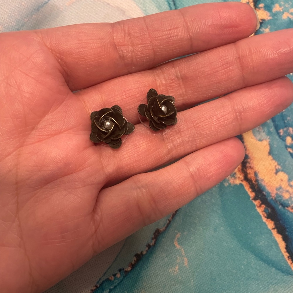 Elegant Black Rose Stud Earrings